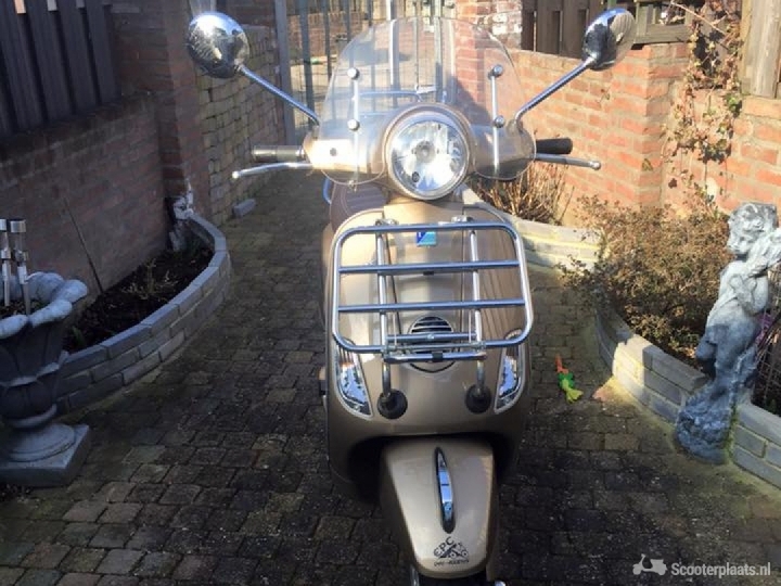 Vespa lx 50 touring